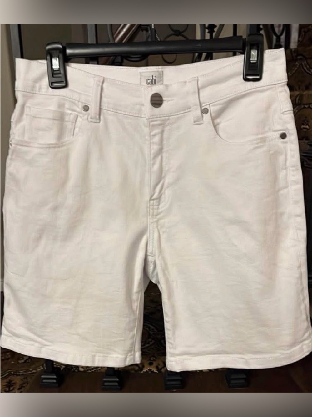cabi #6192 Unwind Short. EUC. Size 4. 90% cotton, 8% polyester, 2% spandex.